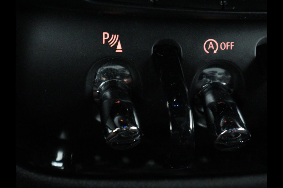MINI Clubman 2.0 John Cooper Works ALL4 Chili Panoramadak | Head-up | Navigatie | Cruise control | Carplay | Climate control | Achteruitrij camera | Stoelverwarming | DAB radio
