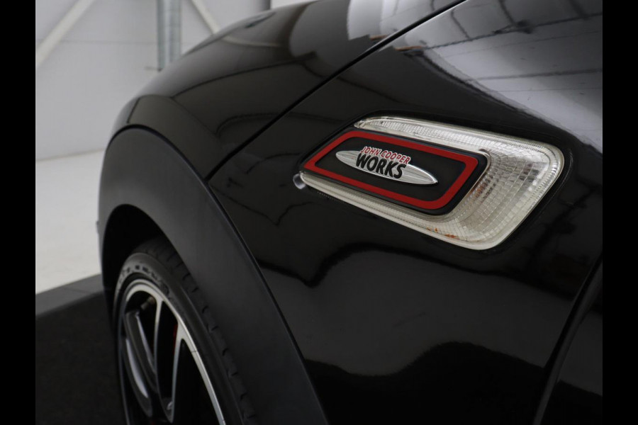 MINI Clubman 2.0 John Cooper Works ALL4 Chili Panoramadak | Head-up | Navigatie | Cruise control | Carplay | Climate control | Achteruitrij camera | Stoelverwarming | DAB radio