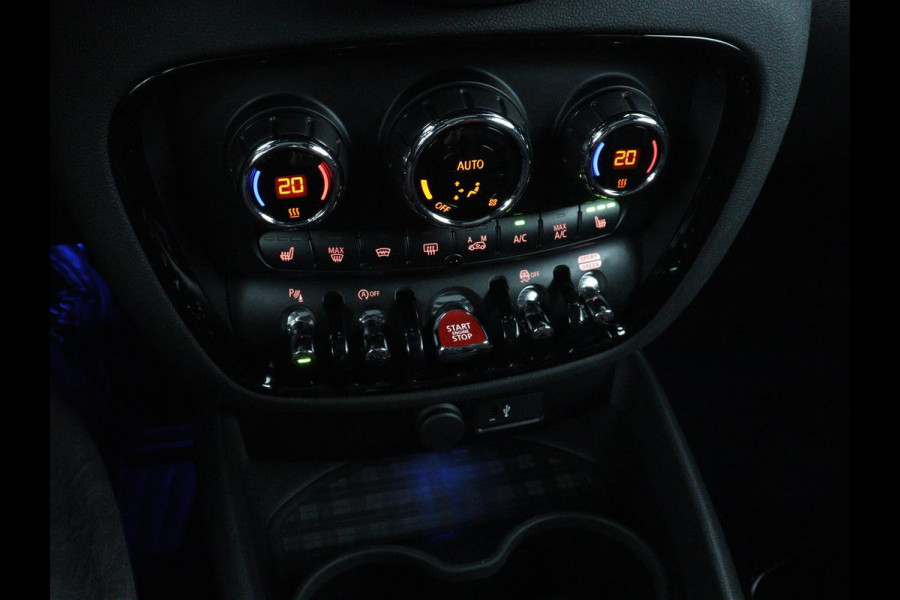 MINI Clubman 2.0 John Cooper Works ALL4 Chili Panoramadak | Head-up | Navigatie | Cruise control | Carplay | Climate control | Achteruitrij camera | Stoelverwarming | DAB radio