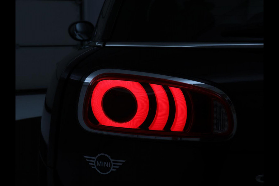 MINI Clubman 2.0 John Cooper Works ALL4 Chili Panoramadak | Head-up | Navigatie | Cruise control | Carplay | Climate control | Achteruitrij camera | Stoelverwarming | DAB radio