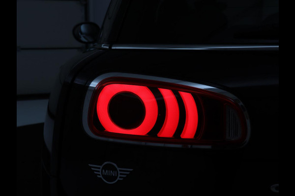 MINI Clubman 2.0 John Cooper Works ALL4 Chili Panoramadak | Head-up | Navigatie | Cruise control | Carplay | Climate control | Achteruitrij camera | Stoelverwarming | DAB radio