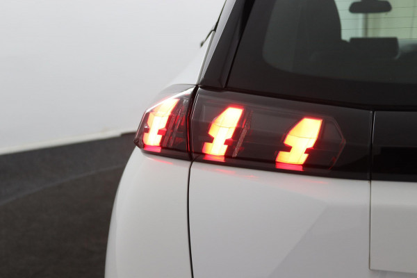 Peugeot 2008 1.2*130PK*AUTOM*NAVI*ECC*HAAK*CRUISE*CARPLAY*