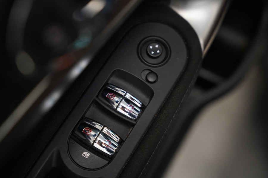 MINI Countryman 1.5 Cooper S E ALL4 Chili Panoramdak Full-led Navigatie 24 Maanden garantie* (Vraag naar de voorwaarden)