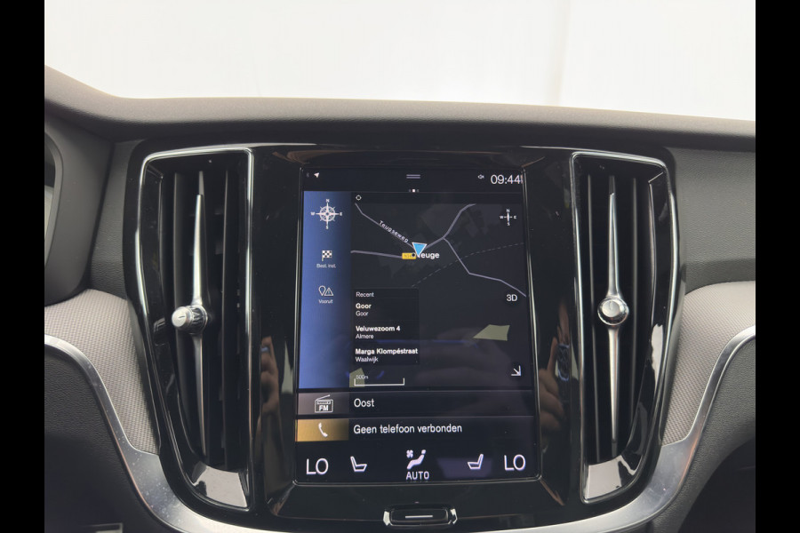 Volvo V60 2.0 T8 Recharge AWD R-Design Black-Line {SoH-99%} (Plug-in) (INCL-BTW) Aut. *LEATHER-FABRIC | FULL-LED | MEMORY-PACK | HARMAN/KARDON | DIGI-COCKPIT | HEATED-SPORTSEATS | KEYLESS | DAB+ | NAVI-FULLMAP | PDC | CRUISE | HEAD-UP | TOWBAR | 19''