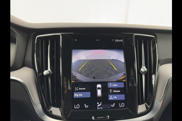 Volvo V60 2.0 T8 Recharge AWD R-Design Black-Line {SoH-99%} (Plug-in) (INCL-BTW) Aut. *LEATHER-FABRIC | FULL-LED | MEMORY-PACK | HARMAN/KARDON | DIGI-COCKPIT | HEATED-SPORTSEATS | KEYLESS | DAB+ | NAVI-FULLMAP | PDC | CRUISE | HEAD-UP | TOWBAR | 19''