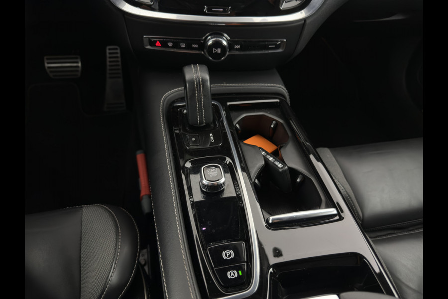 Volvo V60 2.0 T8 Recharge AWD R-Design Black-Line {SoH-99%} (Plug-in) (INCL-BTW) Aut. *LEATHER-FABRIC | FULL-LED | MEMORY-PACK | HARMAN/KARDON | DIGI-COCKPIT | HEATED-SPORTSEATS | KEYLESS | DAB+ | NAVI-FULLMAP | PDC | CRUISE | HEAD-UP | TOWBAR | 19''