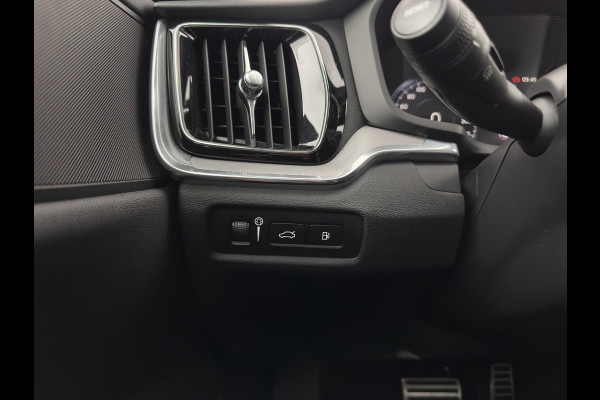 Volvo V60 2.0 T8 Recharge AWD R-Design Black-Line {SoH-99%} (Plug-in) (INCL-BTW) Aut. *LEATHER-FABRIC | FULL-LED | MEMORY-PACK | HARMAN/KARDON | DIGI-COCKPIT | HEATED-SPORTSEATS | KEYLESS | DAB+ | NAVI-FULLMAP | PDC | CRUISE | HEAD-UP | TOWBAR | 19''