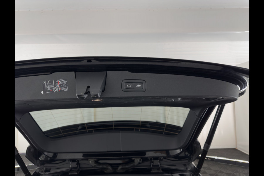 Volvo V60 2.0 T8 Recharge AWD R-Design Black-Line {SoH-99%} (Plug-in) (INCL-BTW) Aut. *LEATHER-FABRIC | FULL-LED | MEMORY-PACK | HARMAN/KARDON | DIGI-COCKPIT | HEATED-SPORTSEATS | KEYLESS | DAB+ | NAVI-FULLMAP | PDC | CRUISE | HEAD-UP | TOWBAR | 19''