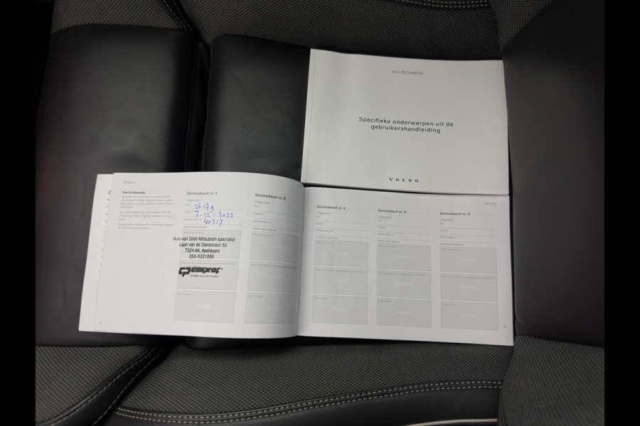 Volvo V60 2.0 T8 Recharge AWD R-Design Black-Line {SoH-99%} (Plug-in) (INCL-BTW) Aut. *LEATHER-FABRIC | FULL-LED | MEMORY-PACK | HARMAN/KARDON | DIGI-COCKPIT | HEATED-SPORTSEATS | KEYLESS | DAB+ | NAVI-FULLMAP | PDC | CRUISE | HEAD-UP | TOWBAR | 19''