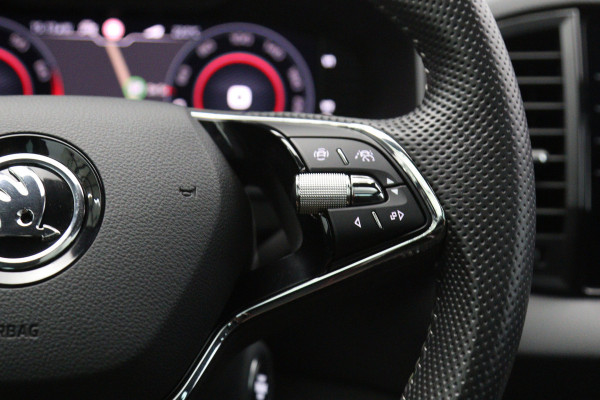 Škoda Karoq 1.5 TSI 150 PK ACT Sportline Automaat, Panoramadak, Canton Sound, Adap. Cruise Control, Stoelverwarming