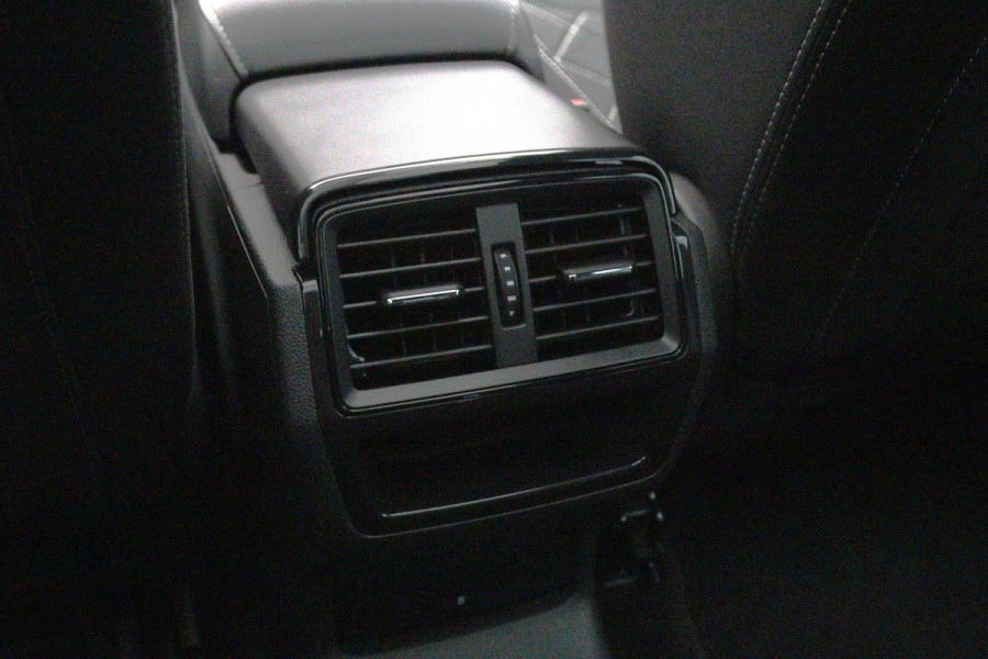 Škoda Karoq 1.5 TSI 150 PK ACT Sportline Automaat, Panoramadak, Canton Sound, Adap. Cruise Control, Stoelverwarming