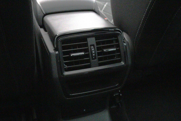 Škoda Karoq 1.5 TSI 150 PK ACT Sportline Automaat, Panoramadak, Canton Sound, Adap. Cruise Control, Stoelverwarming