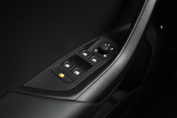 Škoda Karoq 1.5 TSI 150 PK ACT Sportline Automaat, Panoramadak, Canton Sound, Adap. Cruise Control, Stoelverwarming