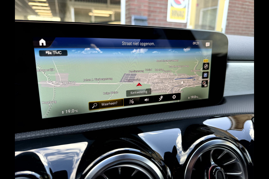 Mercedes-Benz A-Klasse 180 Business AMG Camera, Sfeerverlichting, Stoelverwarming