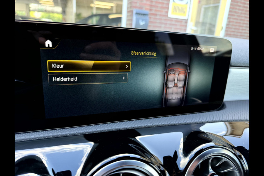Mercedes-Benz A-Klasse 180 Business AMG Camera, Sfeerverlichting, Stoelverwarming