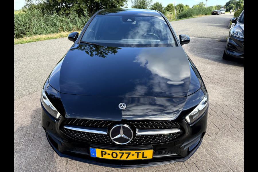 Mercedes-Benz A-Klasse 180 Business AMG Camera, Sfeerverlichting, Stoelverwarming