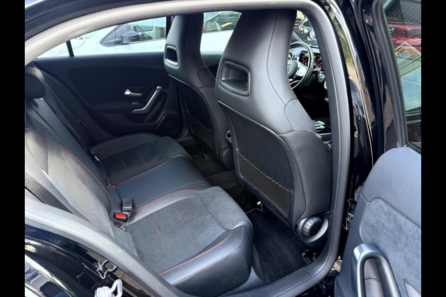 Mercedes-Benz A-Klasse 180 Business AMG Camera, Sfeerverlichting, Stoelverwarming