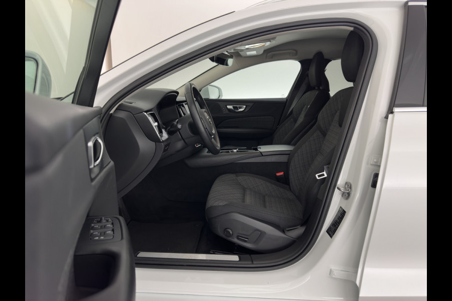 Volvo V60 2.0 T6 Core Bright AWD (Plug-In) {SoH-97%} (INCL-BTW)  Aut. *FULL-LED | DIGI-COCKPIT | CAMERA | HEATED-COMFORTSEATS | KEYLESS | DAB | PRIVACY-GLASS | CARPLAY | NAVI-FULLMAP | TOWBAR | 18''ALU*