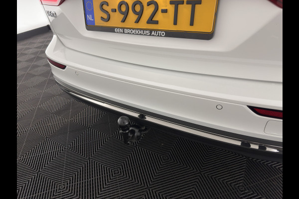 Volvo V60 2.0 T6 Core Bright AWD (Plug-In) {SoH-97%} (INCL-BTW)  Aut. *FULL-LED | DIGI-COCKPIT | CAMERA | HEATED-COMFORTSEATS | KEYLESS | DAB | PRIVACY-GLASS | CARPLAY | NAVI-FULLMAP | TOWBAR | 18''ALU*