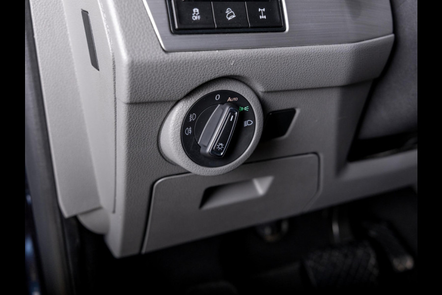 Volkswagen Transporter 2.0 TDI L2H1 30 Bulli 75 Edition / 204pk / Achteruitrij camera / Stoelverwarming / Leder / Virtual cockpit /