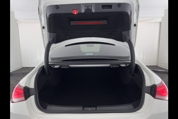 Mercedes-Benz CLA-Klasse 180 d Premium Plus (INCL-BTW) Aut. *PANO | LEATHER-MICROFIBRE | FULL-LED  | AMBIENTLIGHT | HEATED-SPORTSEATS | WIDESCREEN-COCKPIT | DAB+ | NAVI-FULLMAP | CAMERA | PRIVACYGLASS | 19''ALU*