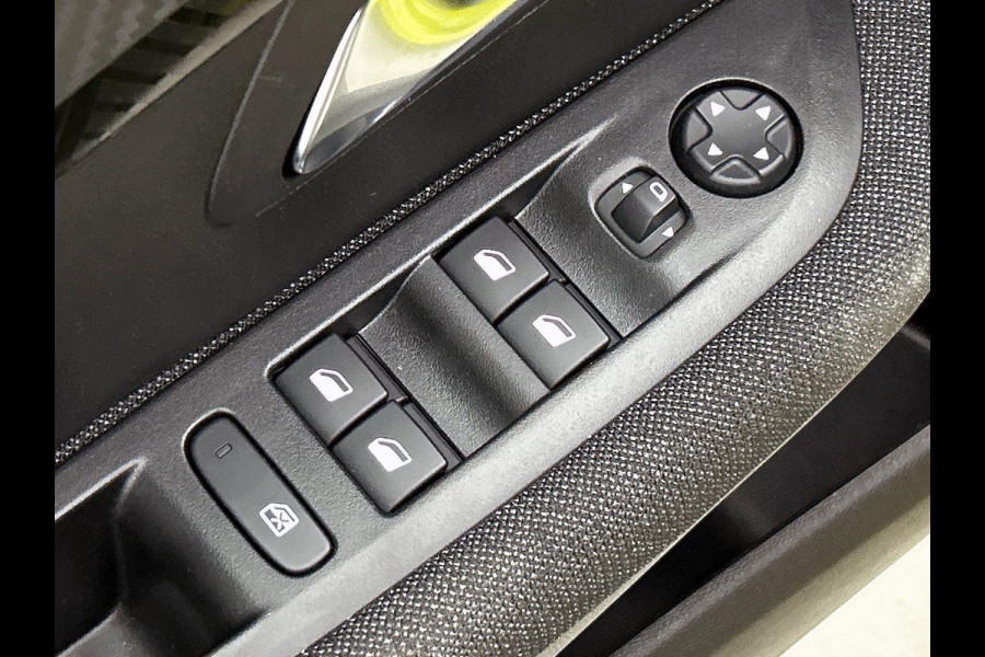 Peugeot 208 1.2 Hybrid 100 e-DCS6 Style CARPLAY | CRUISE | LED