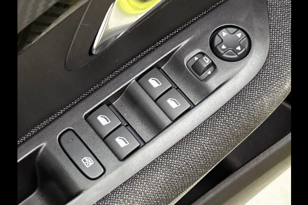Peugeot 208 1.2 Hybrid 100 e-DCS6 Style CARPLAY | CRUISE | LED