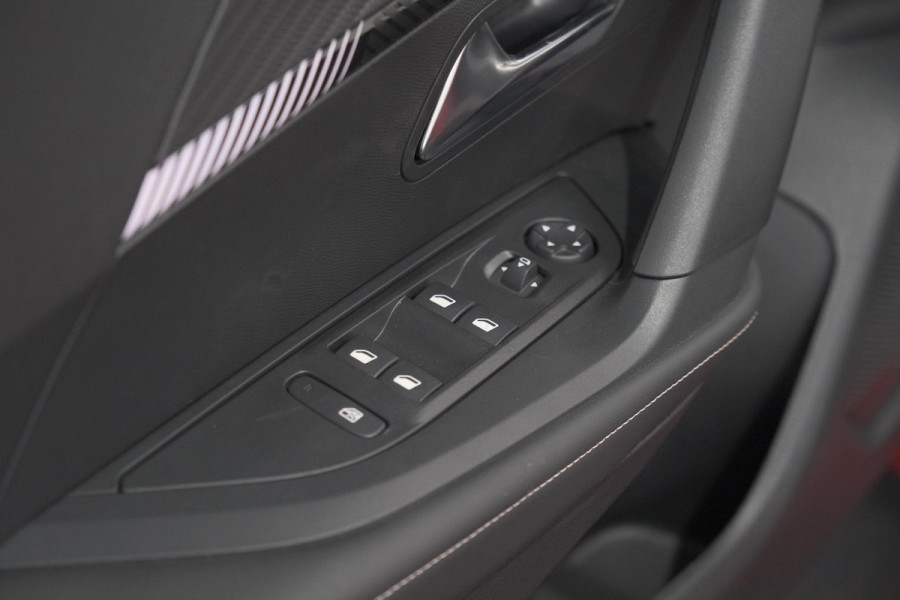 Peugeot 2008 PureTech 130 EAT8 Allure | 360 Camera | Allseason Banden | Adaptieve Cruise Control