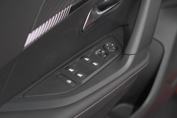 Peugeot 2008 PureTech 130 EAT8 Allure | 360 Camera | Allseason Banden | Adaptieve Cruise Control