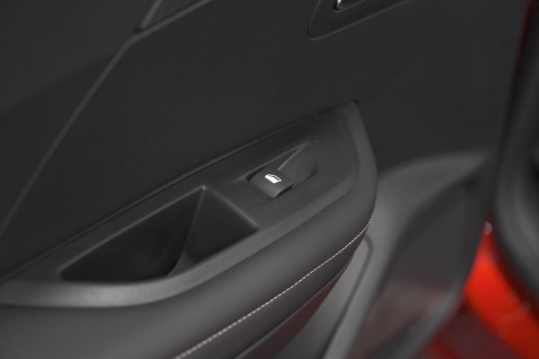 Peugeot 2008 PureTech 130 EAT8 Allure | 360 Camera | Allseason Banden | Adaptieve Cruise Control