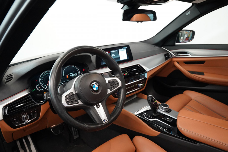 BMW 5 Serie 520i High Executive M-Sport  Wrapped Schuif/kantel-dak Leder