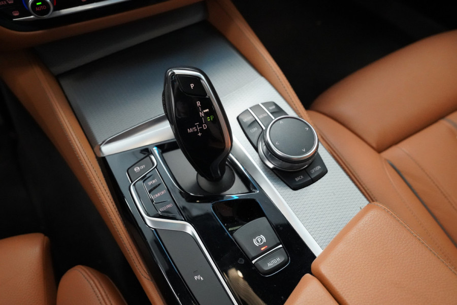 BMW 5 Serie 520i High Executive M-Sport  Wrapped Schuif/kantel-dak Leder