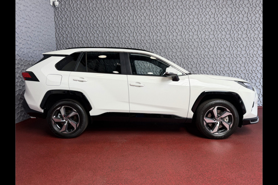 Toyota RAV4 2.5 PHEV AWD 306PK ✅gloednieuw ✅ | Trekgew. 1500KG | Head-up display | Camera | Full LED | Elektrische achterklep | Stuur/Stoelv PHEV PLUG IN