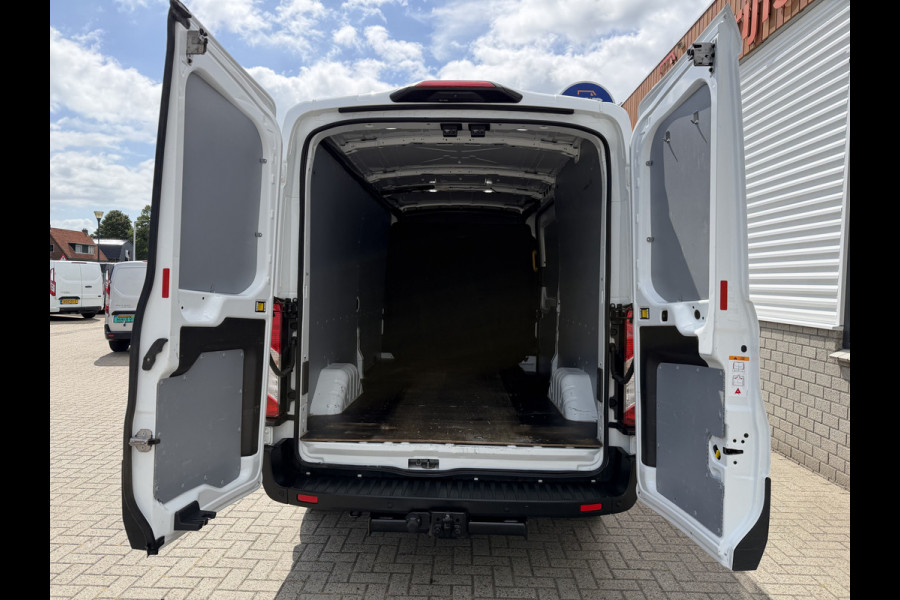 Ford Transit 350 2.0 TDCI L3H2 Trend RWD / trekhaak 2800 kg ! / vaste prijs rijklaar € 18.950 ex btw / lease vanaf € / airco / cruise / stoelverwarming / camera / euro 6 / bpm vrij