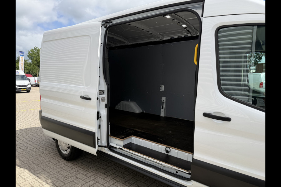 Ford Transit 350 2.0 TDCI L3H2 Trend RWD / trekhaak 2800 kg ! / vaste prijs rijklaar € 18.950 ex btw / lease vanaf € / airco / cruise / stoelverwarming / camera / euro 6 / bpm vrij