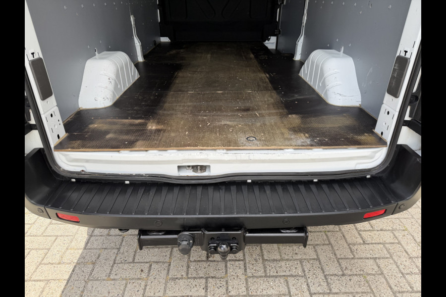 Ford Transit 350 2.0 TDCI L3H2 Trend RWD / trekhaak 2800 kg ! / vaste prijs rijklaar € 18.950 ex btw / lease vanaf € / airco / cruise / stoelverwarming / camera / euro 6 / bpm vrij