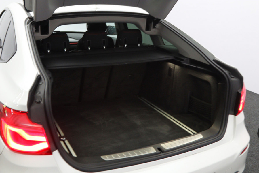 BMW 3-serie Gran Turismo 320i 184 PK Automaat Executive, Panoramadak, LED, Sportstoelen, Navigatie