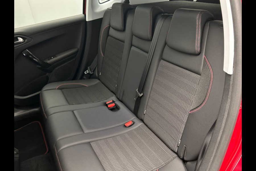 Peugeot 2008 1.2 PureTech GT-Line Automaat | Trekhaak | Carplay | Camera | Panoramadak | Climate-control | Leder |