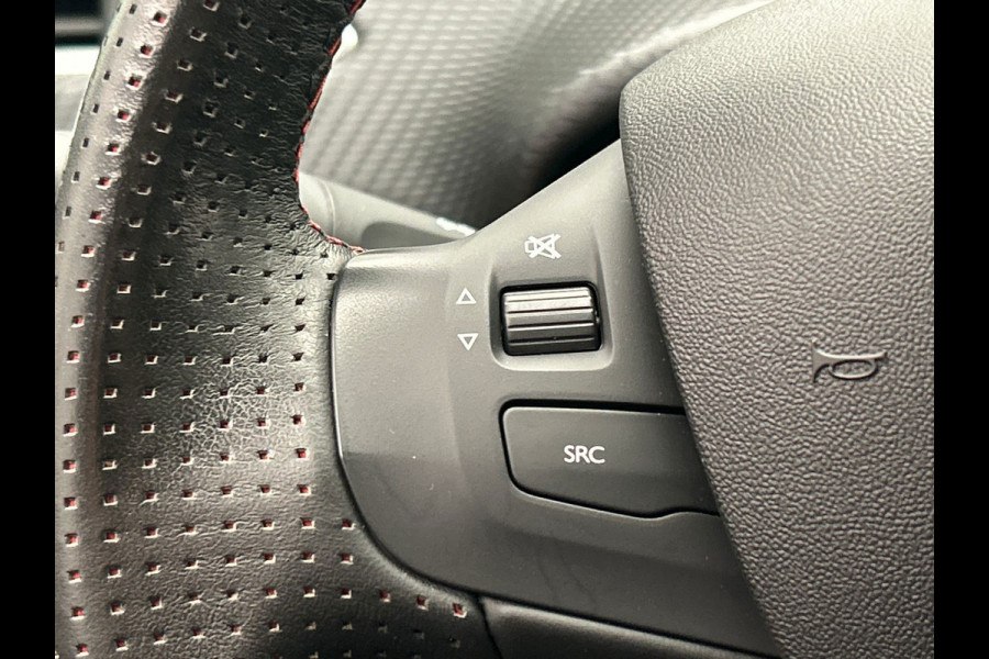 Peugeot 2008 1.2 PureTech GT-Line Automaat | Trekhaak | Carplay | Camera | Panoramadak | Climate-control | Leder |