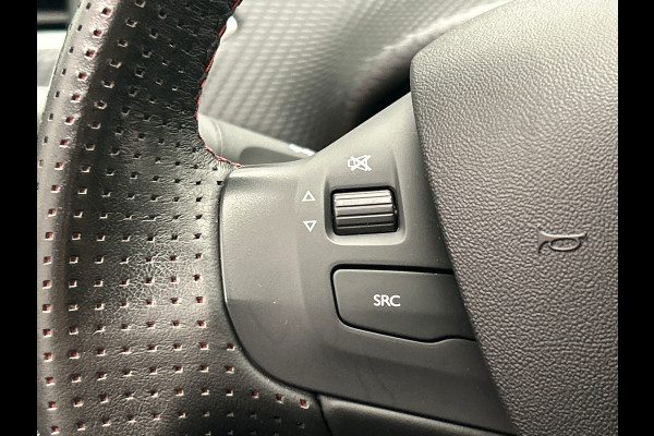 Peugeot 2008 1.2 PureTech GT-Line Automaat | Trekhaak | Carplay | Camera | Panoramadak | Climate-control | Leder |