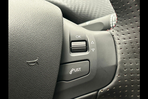 Peugeot 2008 1.2 PureTech GT-Line Automaat | Trekhaak | Carplay | Camera | Panoramadak | Climate-control | Leder |