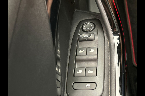 Peugeot 2008 1.2 PureTech GT-Line Automaat | Trekhaak | Carplay | Camera | Panoramadak | Climate-control | Leder |