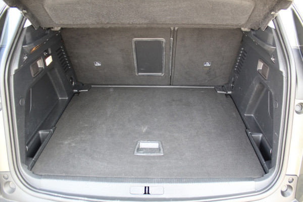 Peugeot 3008 1.6-165pk e-THP Allure AUTOMAAT ! Trekgewicht 1.550kg ! Autm. airco dual, camera, digitaal dashboard, navigatie, telefoonvoorb., trekhaak, LM wielen, metallic lak, privacy glass, cruise cntrl, elektr. achterklep etc.