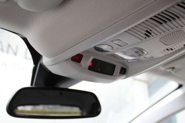Peugeot 3008 1.6-165pk e-THP Allure AUTOMAAT ! Trekgewicht 1.550kg ! Autm. airco dual, camera, digitaal dashboard, navigatie, telefoonvoorb., trekhaak, LM wielen, metallic lak, privacy glass, cruise cntrl, elektr. achterklep etc.