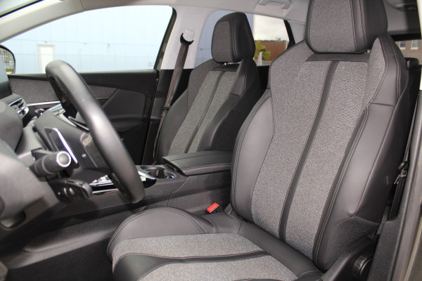 Peugeot 3008 1.6-165pk e-THP Allure AUTOMAAT ! Trekgewicht 1.550kg ! Autm. airco dual, camera, digitaal dashboard, navigatie, telefoonvoorb., trekhaak, LM wielen, metallic lak, privacy glass, cruise cntrl, elektr. achterklep etc.