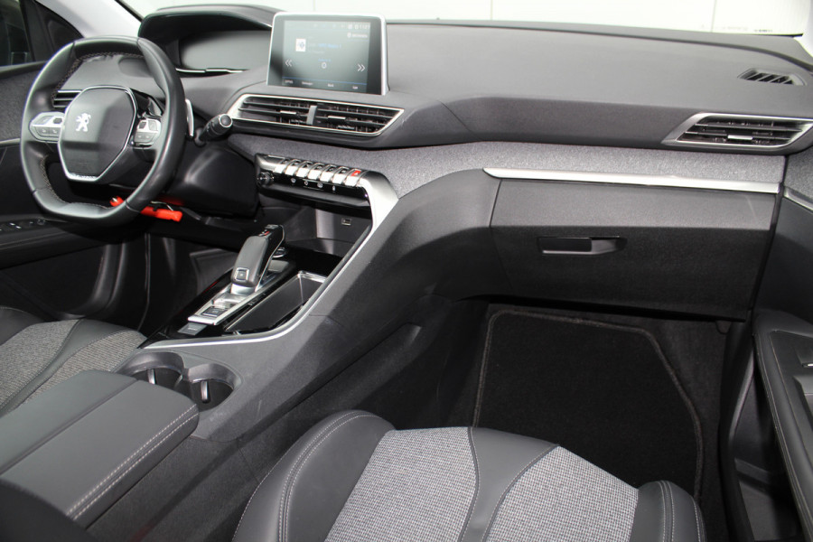 Peugeot 3008 1.6-165pk e-THP Allure AUTOMAAT ! Trekgewicht 1.550kg ! Autm. airco dual, camera, digitaal dashboard, navigatie, telefoonvoorb., trekhaak, LM wielen, metallic lak, privacy glass, cruise cntrl, elektr. achterklep etc.