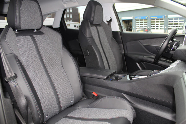 Peugeot 3008 1.6-165pk e-THP Allure AUTOMAAT ! Trekgewicht 1.550kg ! Autm. airco dual, camera, digitaal dashboard, navigatie, telefoonvoorb., trekhaak, LM wielen, metallic lak, privacy glass, cruise cntrl, elektr. achterklep etc.