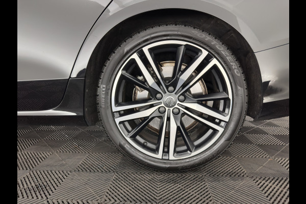 Volvo V60 2.0 T8 Recharge AWD R-Design Black-Line {SoH-99%} (Plug-in) (INCL-BTW) Aut. *LEATHER-FABRIC | FULL-LED | MEMORY-PACK | HARMAN/KARDON | DIGI-COCKPIT | HEATED-SPORTSEATS | KEYLESS | DAB+ | NAVI-FULLMAP | PDC | CRUISE | HEAD-UP | TOWBAR | 19''