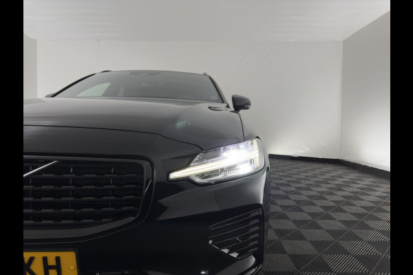 Volvo V60 2.0 T8 Recharge AWD R-Design Black-Line {SoH-99%} (Plug-in) (INCL-BTW) Aut. *LEATHER-FABRIC | FULL-LED | MEMORY-PACK | HARMAN/KARDON | DIGI-COCKPIT | HEATED-SPORTSEATS | KEYLESS | DAB+ | NAVI-FULLMAP | PDC | CRUISE | HEAD-UP | TOWBAR | 19''