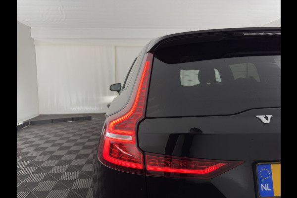 Volvo V60 2.0 T8 Recharge AWD R-Design Black-Line {SoH-99%} (Plug-in) (INCL-BTW) Aut. *LEATHER-FABRIC | FULL-LED | MEMORY-PACK | HARMAN/KARDON | DIGI-COCKPIT | HEATED-SPORTSEATS | KEYLESS | DAB+ | NAVI-FULLMAP | PDC | CRUISE | HEAD-UP | TOWBAR | 19''